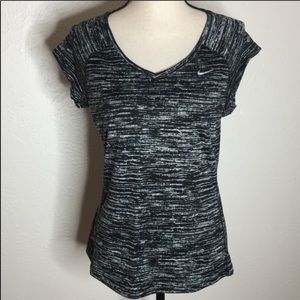 Nike Fit Black & White Medium Short Sleeve Shirt